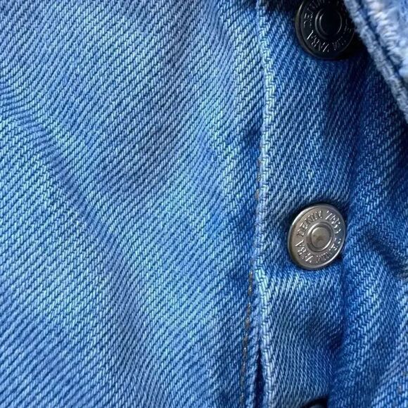 Zara Frayed High Rise Denim Shorts Medium Wash Button Fly Women's SZ 8 #2095 - Picture 6 of 9